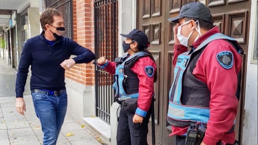 Denuncian al gobierno porteño por disfrazar monotributistas de efectivos de policía