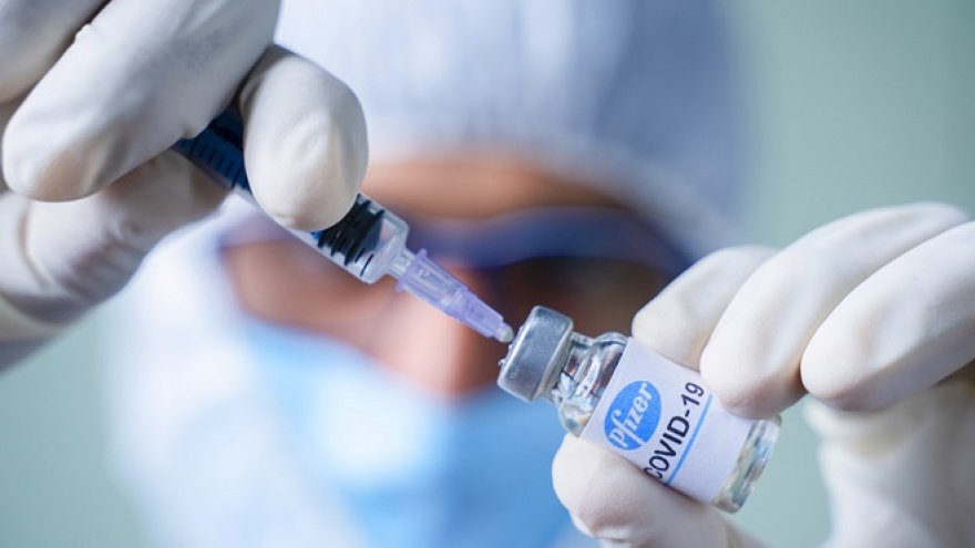Vacunas: El gobierno carga en un nuevo intento de acordar con Pfizer