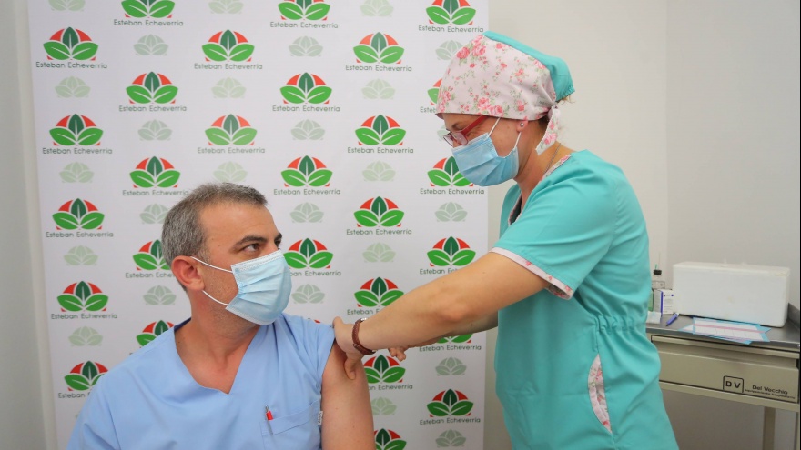 Esteban Echeverría: Llegaron las primeras vacunas contra el COVID-19