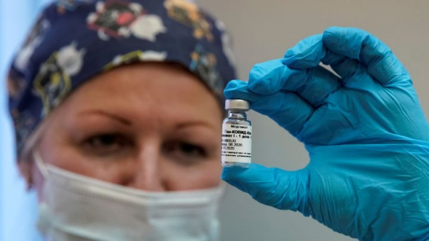 Coronavirus: El gobierno evalúa aplicar sólo una dosis para llegar a una mayor cantidad de personas