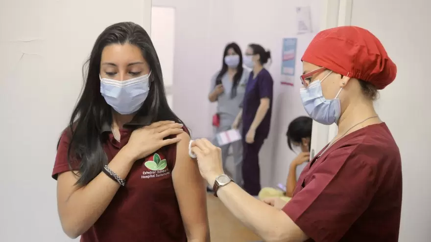 Continúa el programa de vacunación contra el coronavirus en Esteban Echeverría