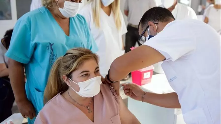 Advierten que “la campaña de vacunación comenzó con mucha incertidumbre en el país”