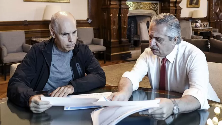 Encuesta: Fernández cae y Larreta sube