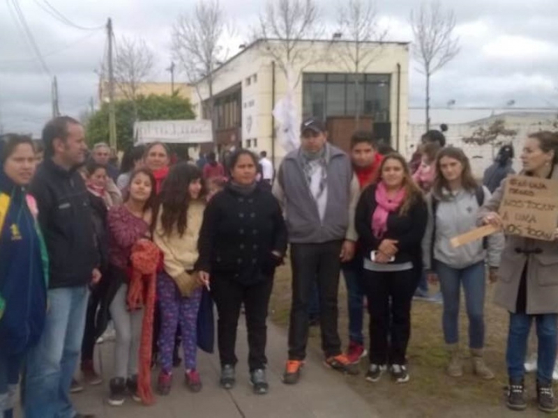 Integrantes del Movimiento Octubre se manifestaron por las agresiones del delegado de San Carlos