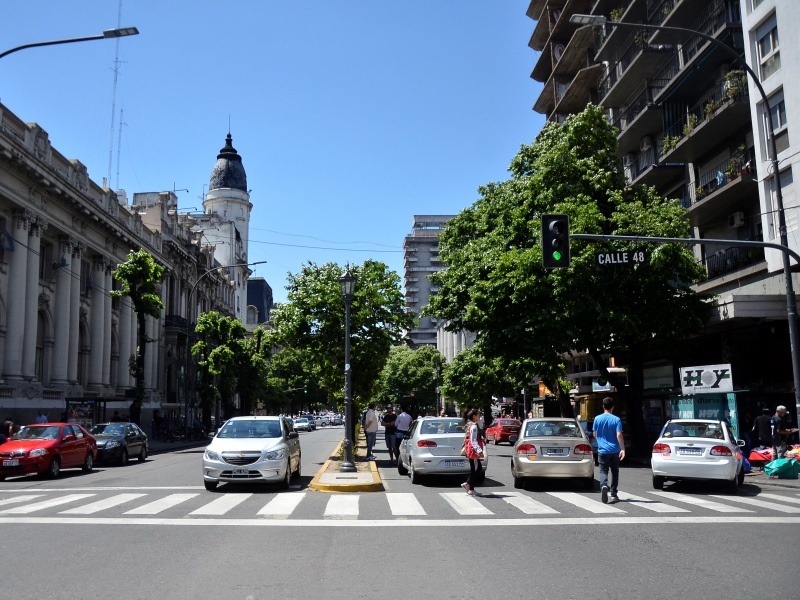 La Plata: Remiseros protestaron contra la burocracia municipal y amenazan con un paro general