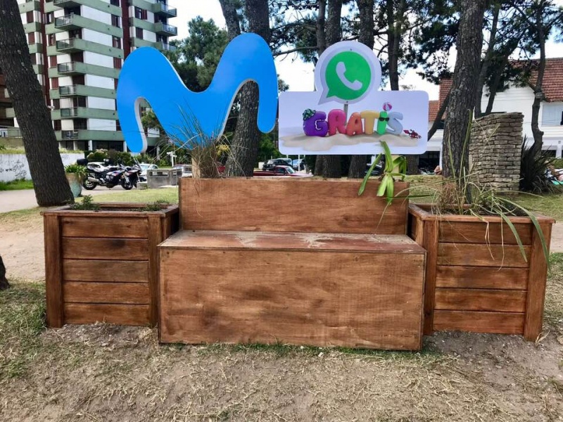 Insólito: Martín Yeza, intendente de Pinamar, es promotor exclusivo de Movistar en su municipio