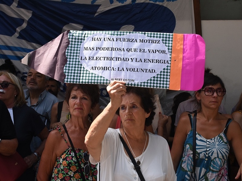 "La única casa para Etchecolatz es la cárcel": Masivo repudio contra la domiciliaria en el TOF Nº 1