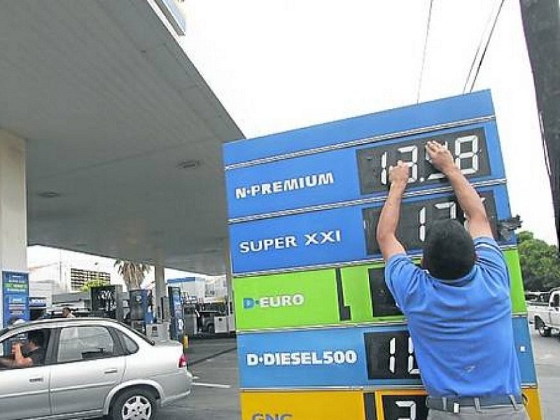 Las particularidades de los aumentos del combustible y el gas, en la mira