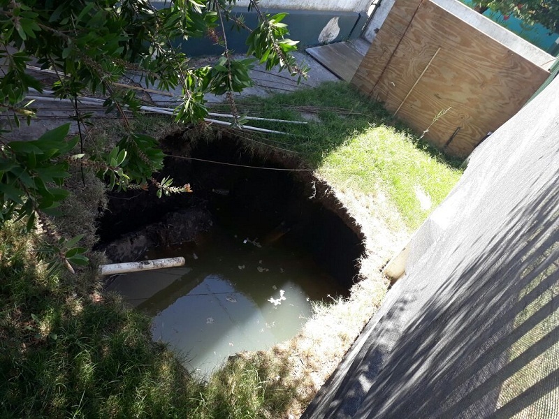 Grave: En una escuela de Open Door se abrió un cráter y no hay respuesta de la provincia