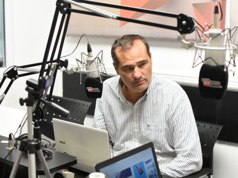 Guillermo Escudero: “Tenemos que discutir si el policía tiene que portar el arma las 24 horas”