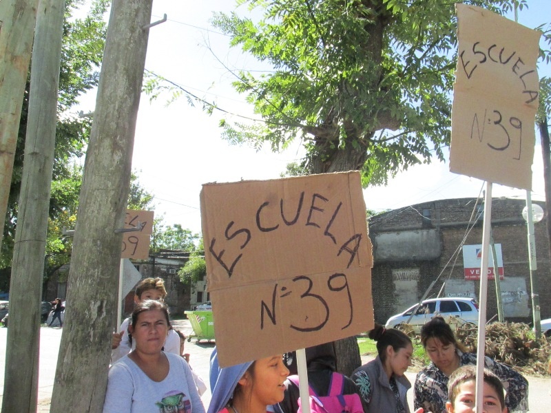 Sigue el abandono: Se le cayó un ventilador en la cabeza a un alumno en una escuela de La Plata
