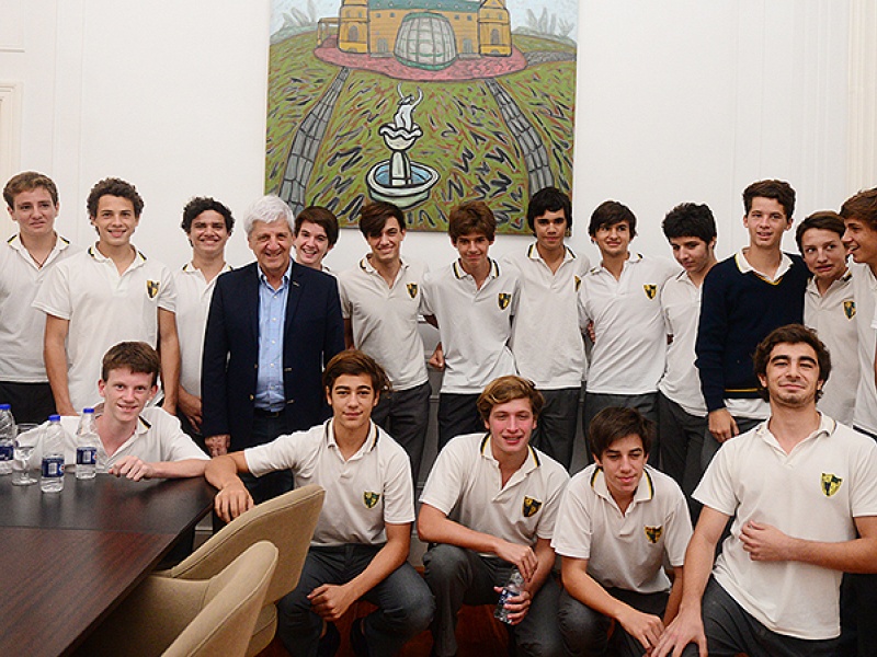 Andreotti recibió a los alumnos del Holy Cross que recorrieron dependencias del Municipio