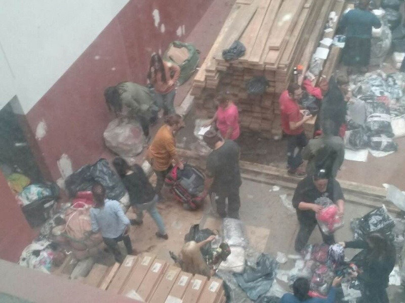 Morón: Punteros de Cambiemos se roban mercadería de depósito municipal