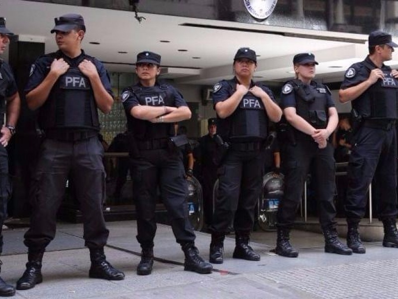 Policías de la Federal amenazan con acuartelarse contra la reestructuración  de comisarías en CABA