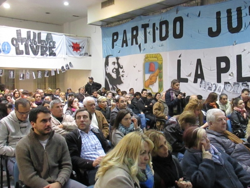 Batakis visitó el PJ de La Plata para hablar del FMI y ratificó sus deseos de ser gobernadora