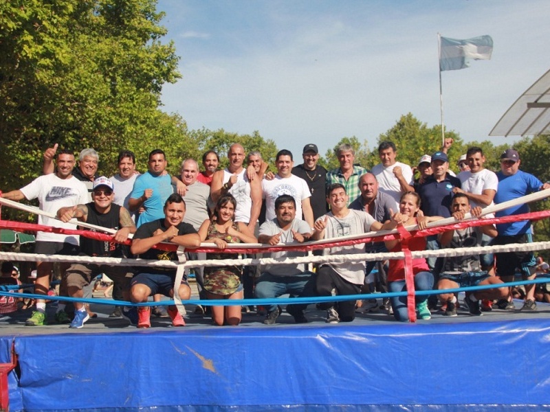 Ante la intención de tirar abajo una escuela de box inclusiva, se movilizó todo Villa Elisa