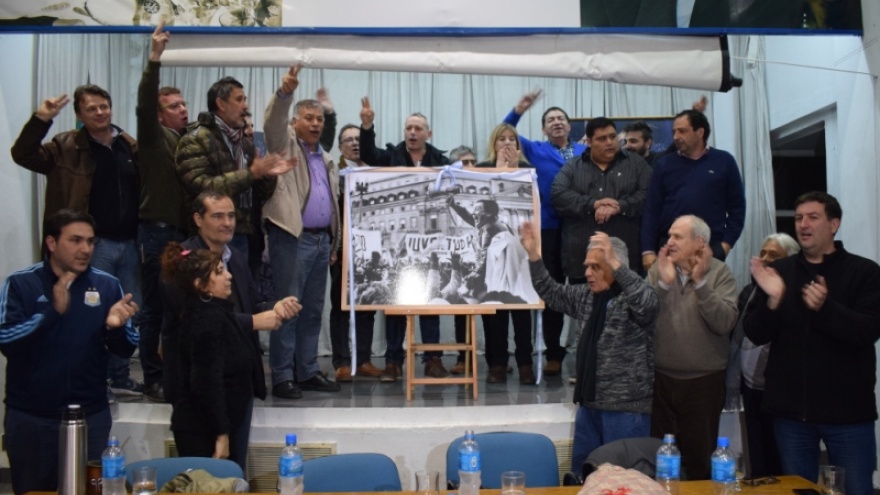 La Plata: El PJ homenajeó a Ubaldini y recordó la consigna “paz, pan y trabajo”