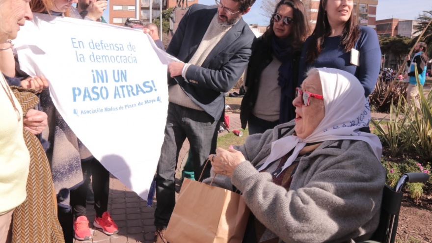 Tagliaferro se dio el gusto: Removieron el busto de Néstor Kirchner de la plaza central de Morón