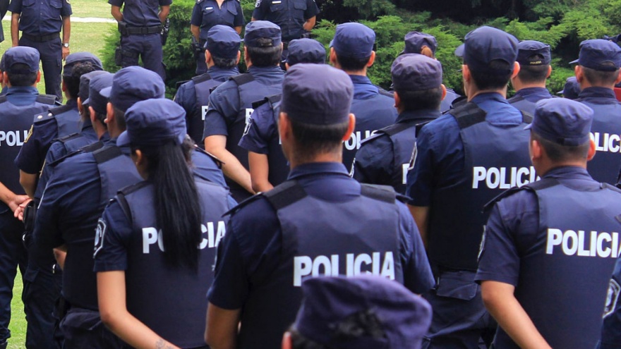 Policía de la Bonaerense se divierte grabando un video en plena represión