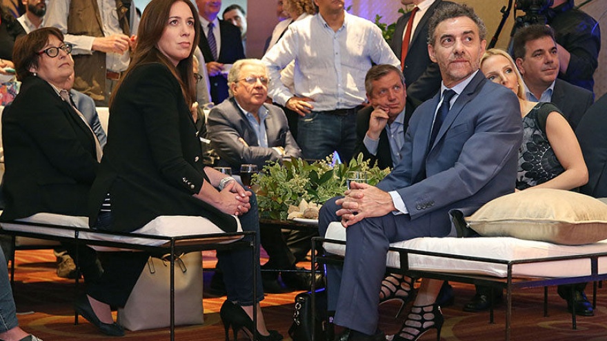 Políticos y periodistas se olvidaron de la sororidad y acompañaron al golpeador y dueño de CNN Argentina