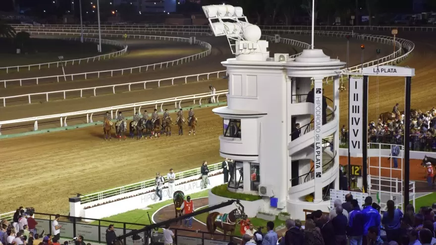 Hipódromo de La Plata: Hicieron trampa con un caballo ante la vista de todos