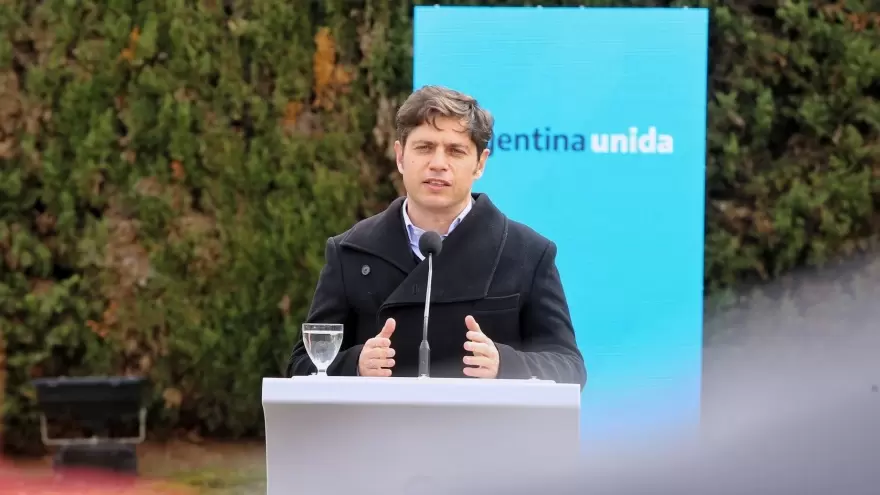 Sobreprecio: Kicillof gasta 2.3 millones en pintar las rejas de Casa de Gobierno