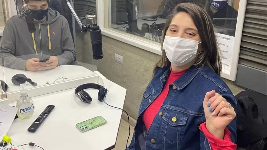 Manuela Castañeira anunció la lucha contra el capitalismo con un iPhone 12 en la mano
