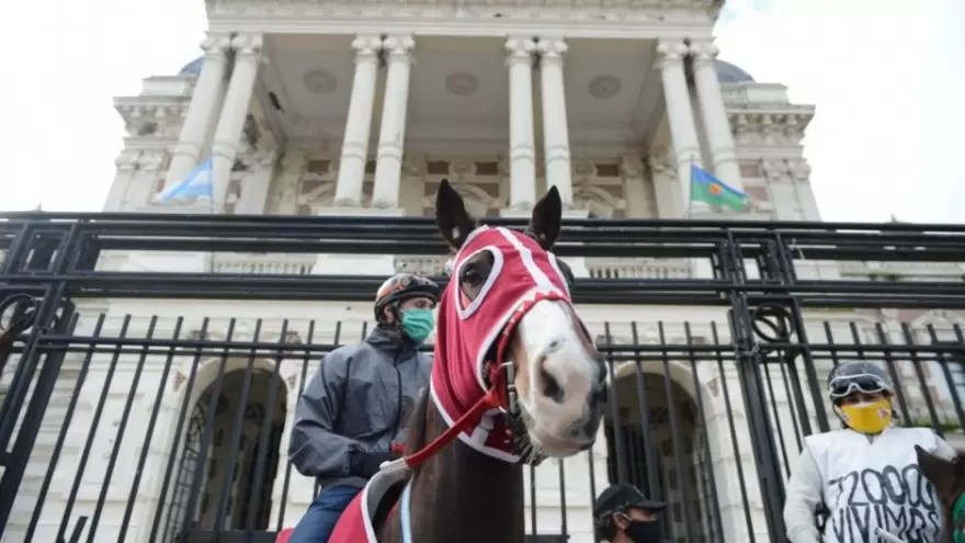 Los baños del Hipódromo platense rebalsan de material fecal y orina