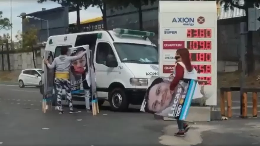 Video: Trasladan material de campaña del Frente de Todos en ambulancia del PAMI