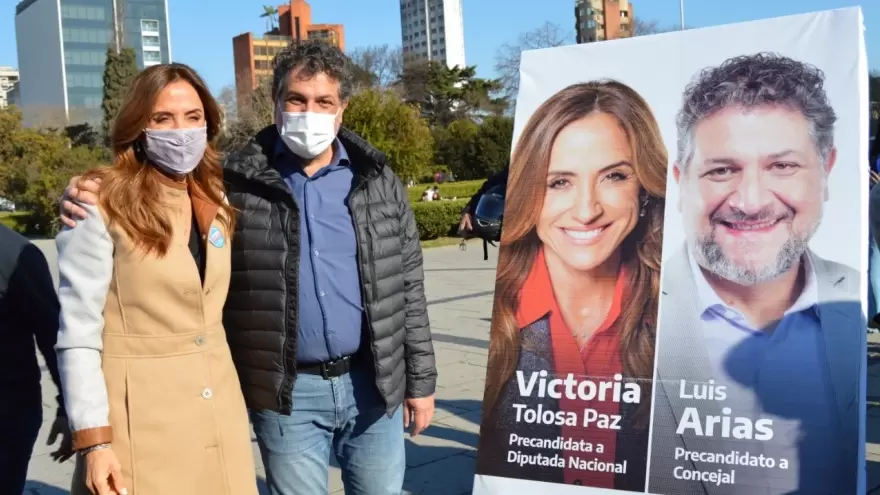 Mentiras, contagios y vacunaciones VIP golpean al Frente de Todos desde la campaña de La Plata