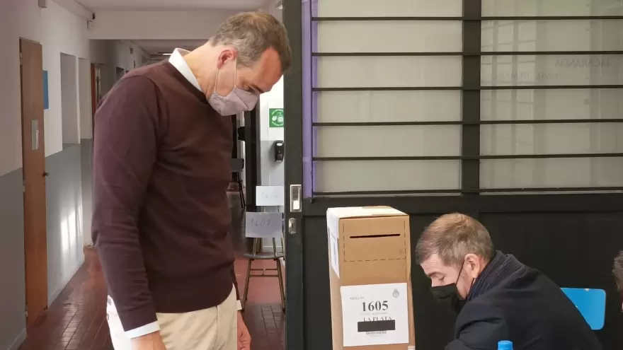 La Plata: Guillermo Escudero emitió su voto y denunció el robo “sistemático” de boletas