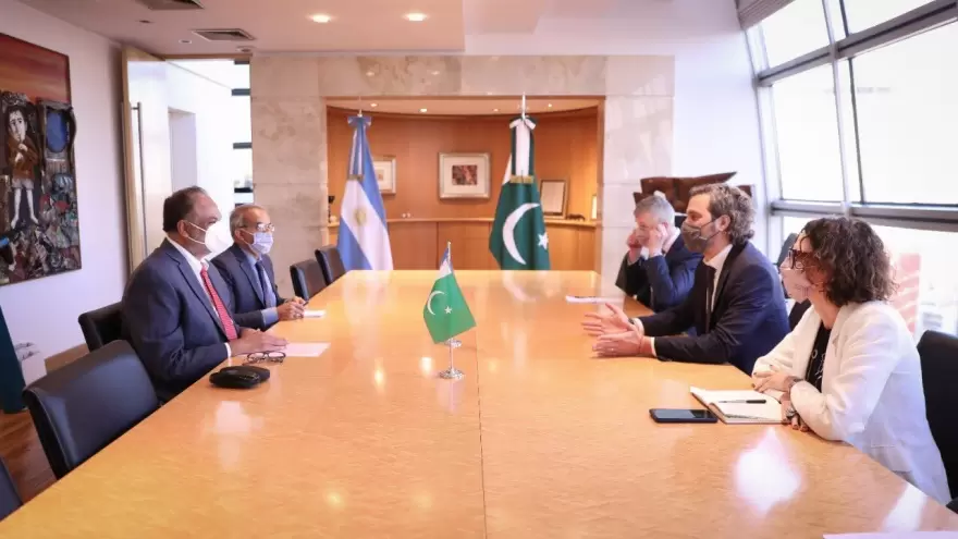 Santiago Cafiero y el embajador de Pakistán se reunieron para profundizar la relación bilateral