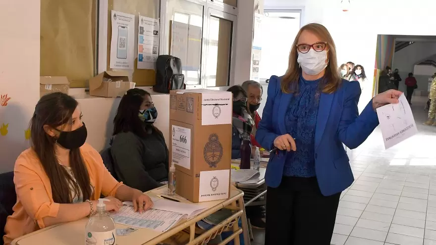 Alicia Kirchner continúa votando en la mesa 666 y despierta chistes en Santa Cruz