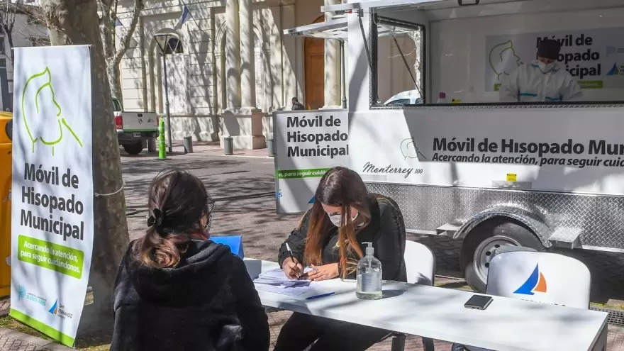 Testeos en San Fernando: El móvil de hisopado municipal llega a plaza Santa Lucía