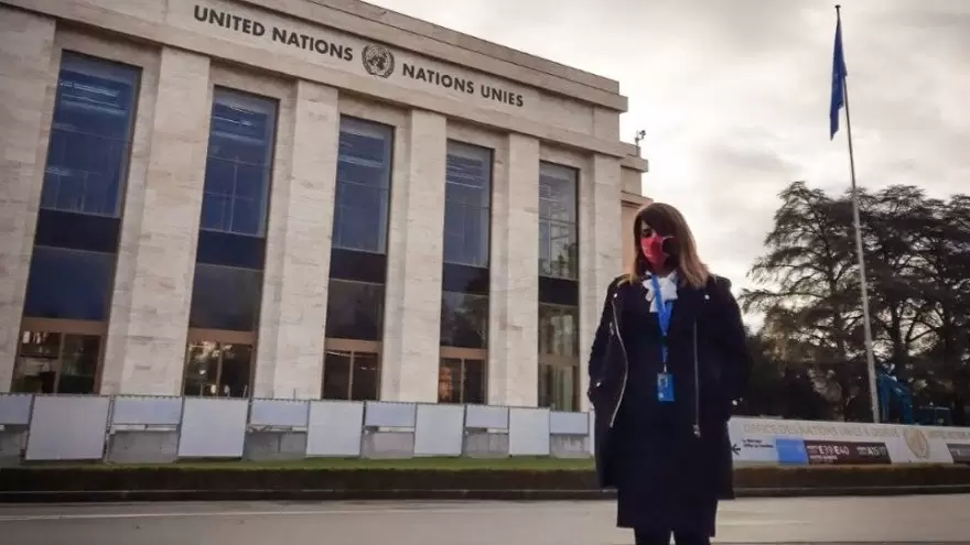 Insólito: Victoria Donda viajó a un evento en Suiza para hablar sola por videoconferencia