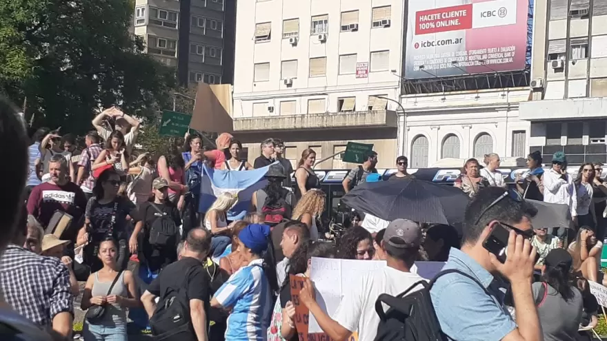 Masiva movilización sobre la 9 de Julio en rechazo al pase sanitario incomoda al gobierno