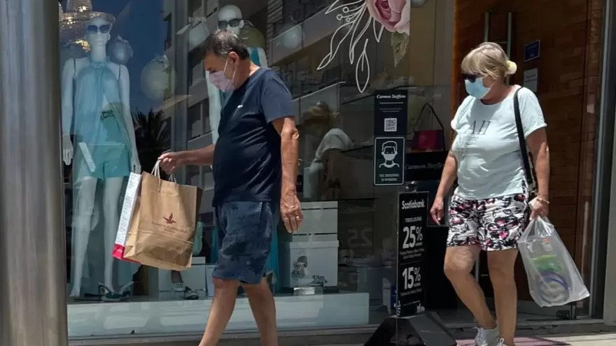 Mano derecha de CFK fue fotografiado comprando ropa en Punta del Este