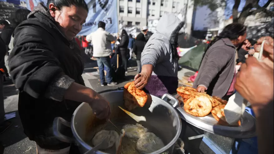 Sigue en caída el poder adquisitivo: “La mayoría de la gente está hasta las manos entre comer y vivir”