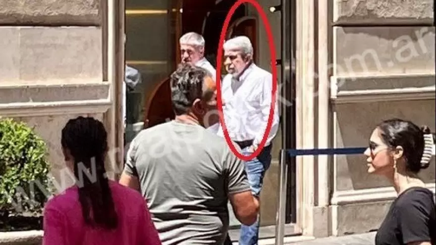Aníbal Fernández paseando por Roma y Ricardo Alfonsín bailando con Los Palmeras en España