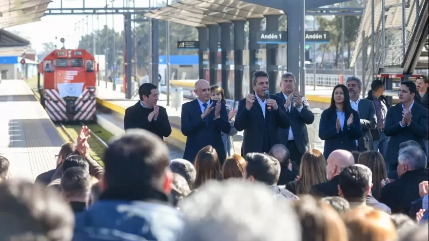 Massa, en la inauguración de la Estación Grand Bourg: “Traemos soluciones para los pasajeros”