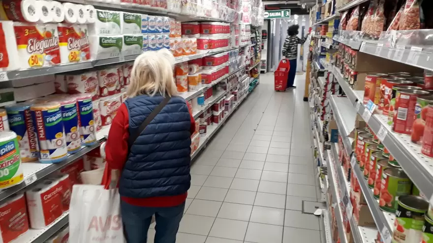 Advierten que los supermercados “están empujando a una crisis social”