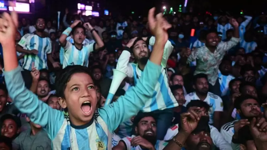Locura argentina en Bangladesh: “Si gana la selección, los festejos se extienden hasta el amanecer”