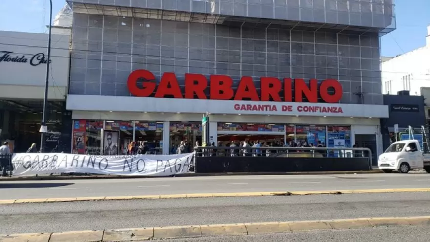 Despidos en Garbarino: “Fuimos despedidos 4.400 trabajadores del grupo”