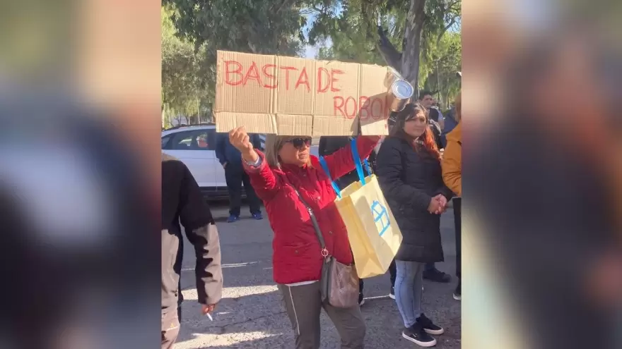 Una vecina se descompensó delante de concejales que aprobaron un tarifazo del 80 por ciento