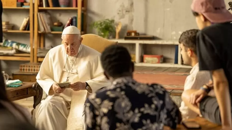 El Papa Francisco habla de abusos sexuales, aborto y pornografía, ante diez jóvenes en un documental