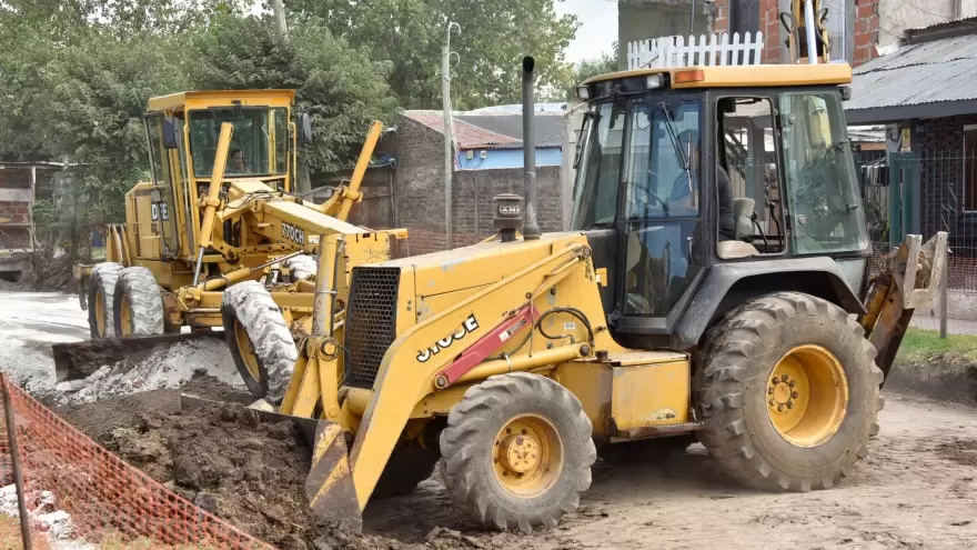 Noe Correa supervisó la obra de pavimentación de la calle Esteban Gómez, en Tierras Altas