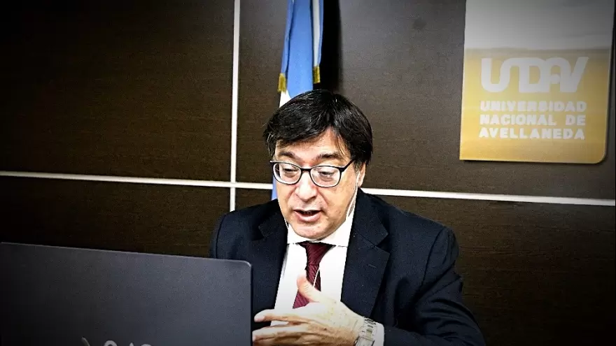 Jorge Calzoni: “Se debería discutir una reforma laboral a la inversa, que reduzca las horas de trabajo”