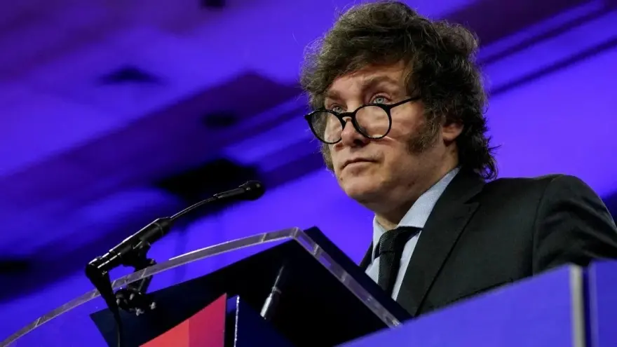 Por el ajuste de Milei, la recesión hizo caer la recaudación fiscal en ...