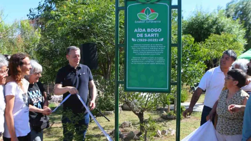 Fernando Gray encabezó el homenaje a Aída Bogo de Sarti con el renombramiento de una avenida en Esteban Echeverría
