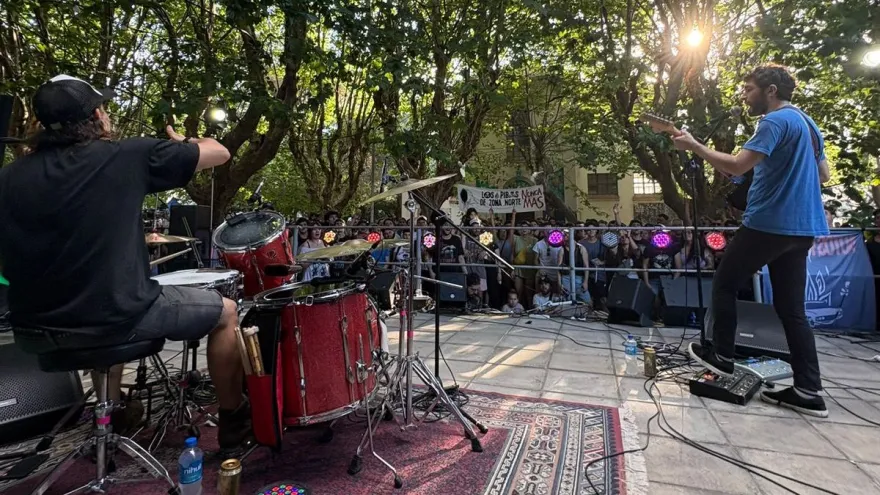 Autos Robados y Camionero llenaron de rock la ex ESMA